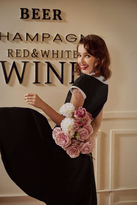 Robe trapèze noire et blanche à encolure en V-1