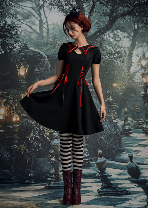 Robe gothique trapèze à bordures noires et rouges-2