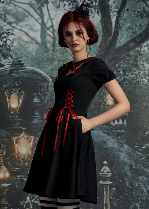 Robe gothique trapèze à bordures noires et rouges-3