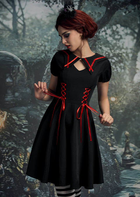 Robe gothique trapèze à bordures noires et rouges-6