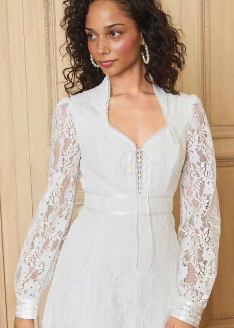 Robe longue corsetée en dentelle Beth de GUNNE SAX pour ModCloth-7