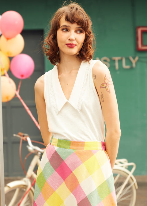 Haut à col en V orné de surpiqûres délicates-5