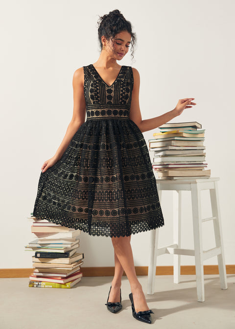 La robe Vivienne à col en V-1