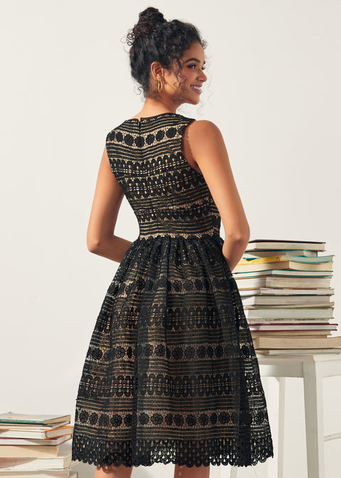 La robe Vivienne à col en V-4