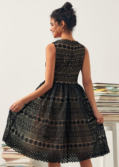 La robe Vivienne à col en V-2