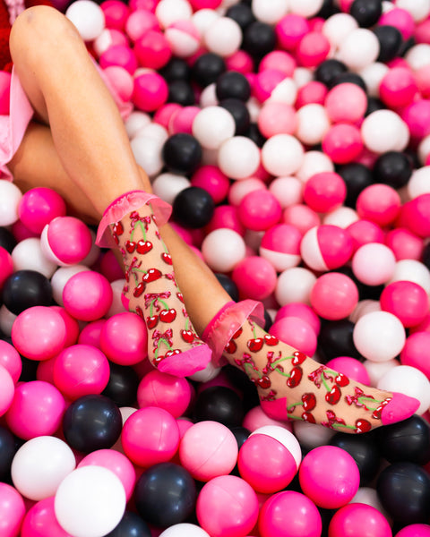 Chaussettes transparentes à volants et nœud cerise-2